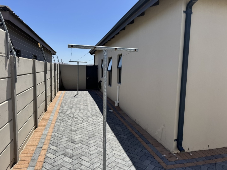 3 Bedroom Property for Sale in Parklands East Western Cape